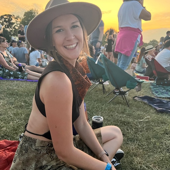 Meet your Posher, Marcy - Picture 2 of 3